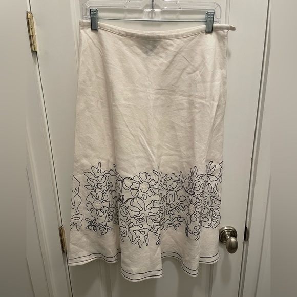 Gorgeous Vintage Rafaella 100% Linen White and Black Flower Embroidered … - Picture 2 of 4